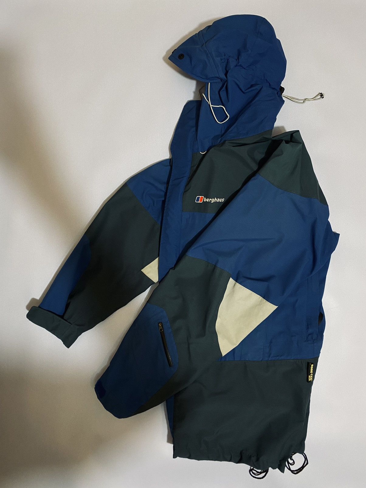 Berghaus gore best sale tex xcr jacket