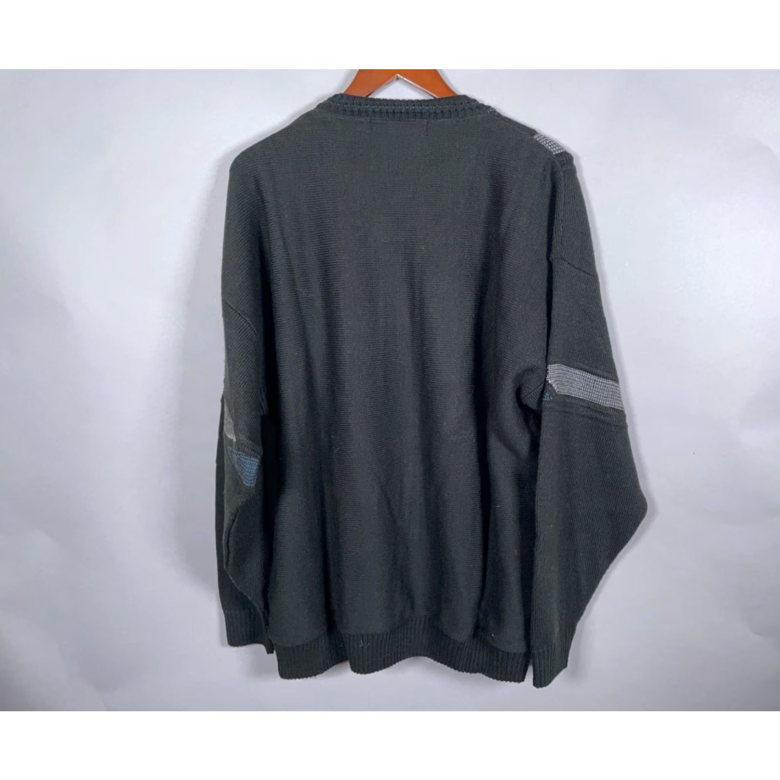 Coogi VINTAGE Protege Sweater Men 2XL Acrylic Black 90s Crew Neck Geometric Knit Pullover Size US XXL / EU 58 / 5 - 2 Thumbnail