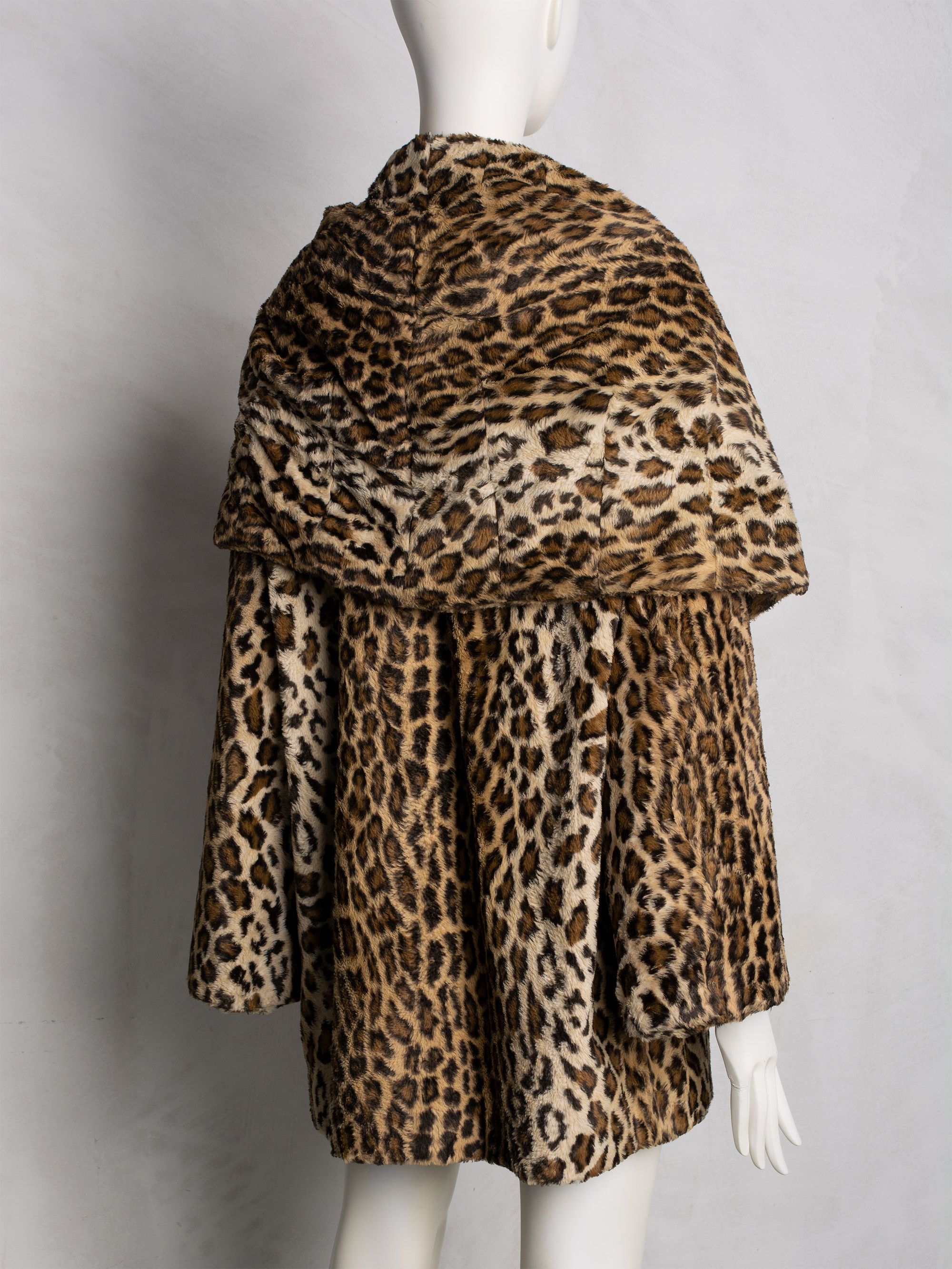 Norma Kamali OMO Norma Kamali - (vintage) - leopard faux fur coat Size M / US 6-8 / IT 42-44 - 4 Thumbnail