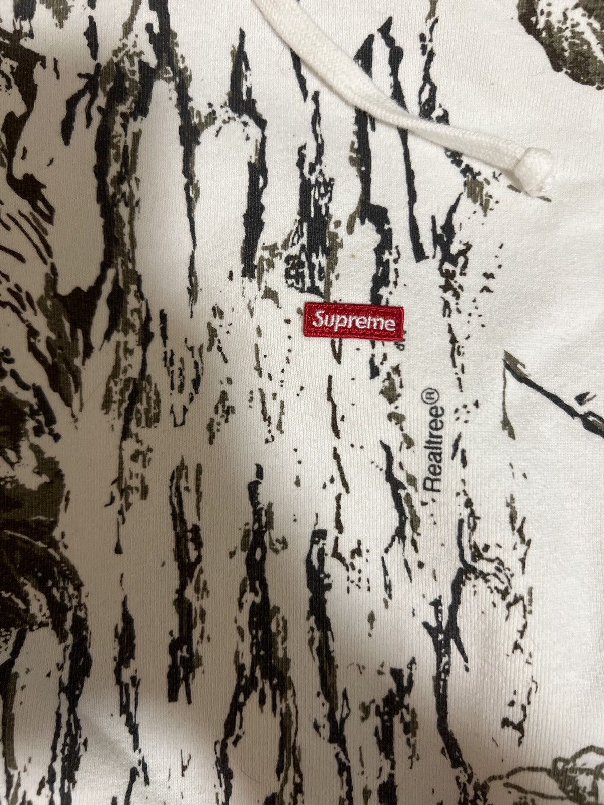 Supreme Supreme White Realtree Camo Hoodie Size US L / EU 52-54 / 3 - 2 Thumbnail