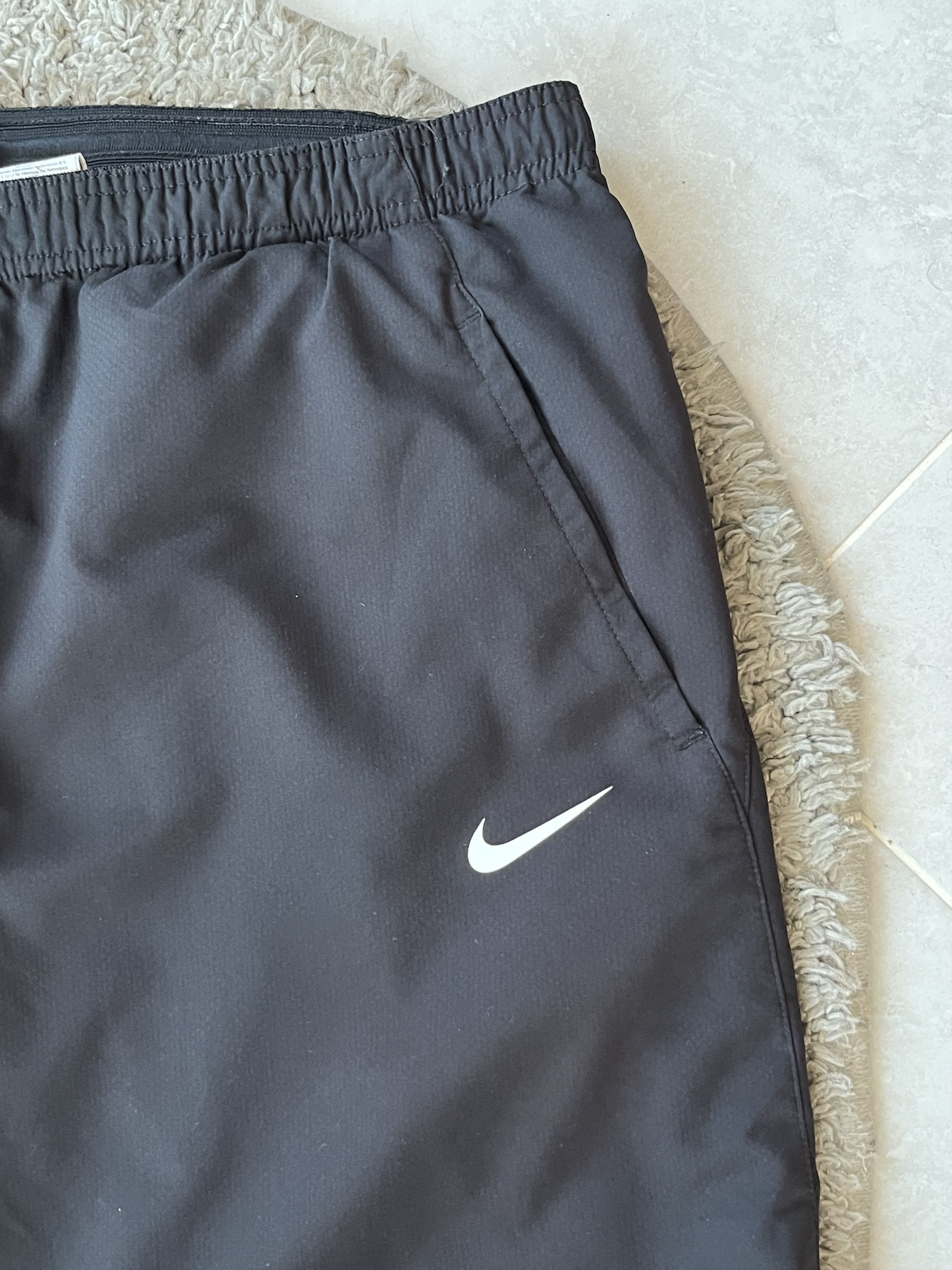 Nike Vintage Nylon Pants Nike Soccer Football MANCHESTER UNITED Size US 34 / EU 50 - 4 Thumbnail