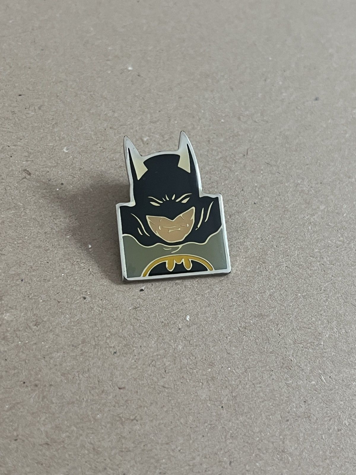 DC Comics Batman vintage pin Size ONE SIZE - 1 Thumbnail