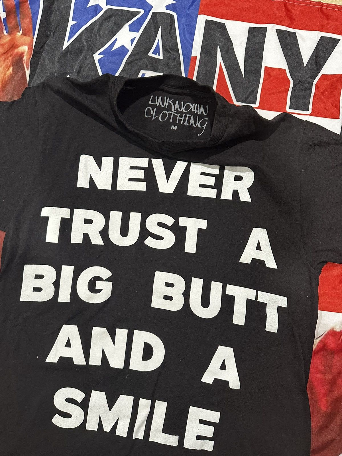 Other unknown clothing “never trust a big butt and smile “ tee Size US M / EU 48-50 / 2 - 3 Thumbnail