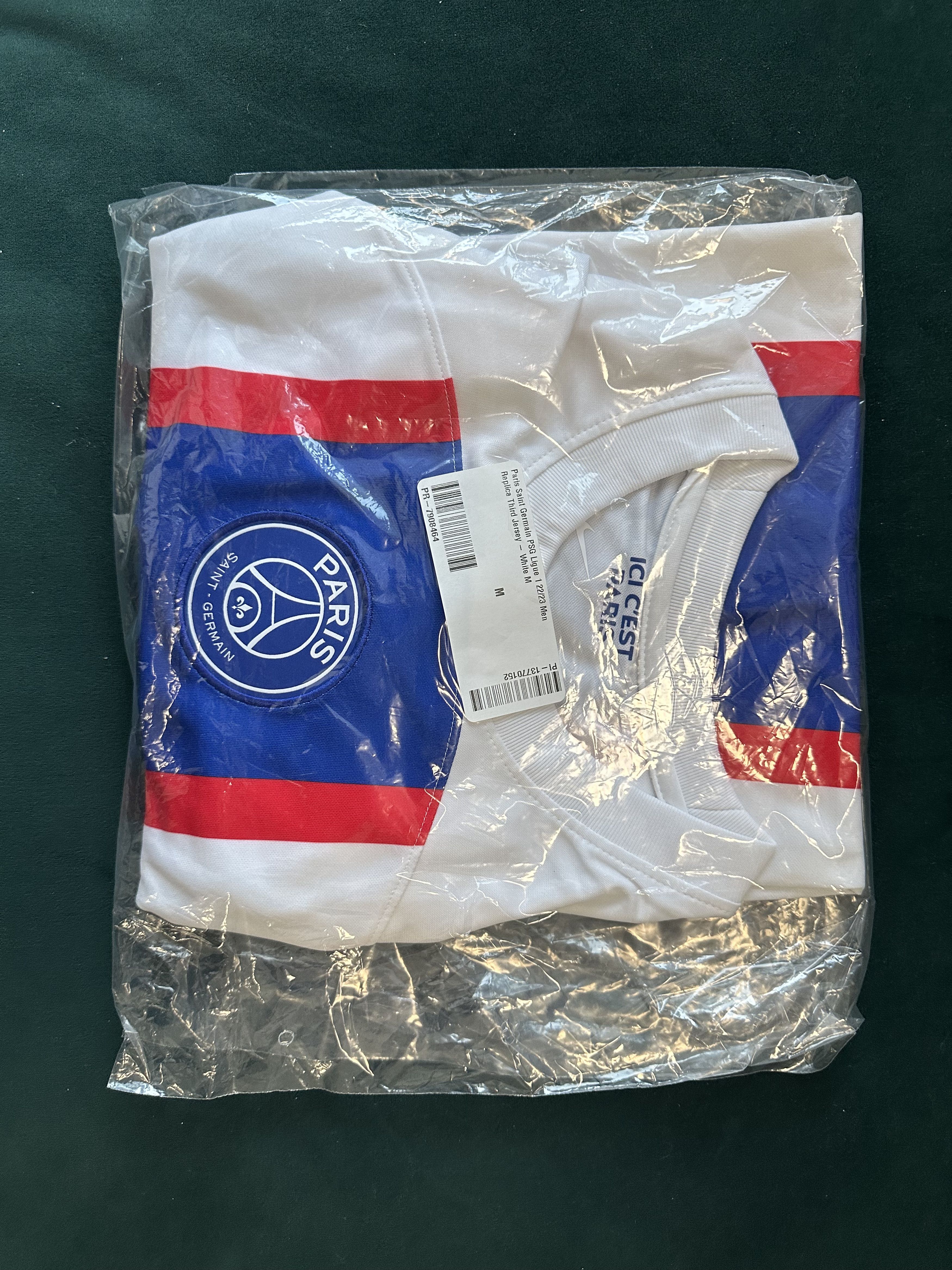 Nike BNIB PSG Paris Saint-Germain 2022/23 Third Medium w/ GOAT Size US M / EU 48-50 / 2 - 3 Thumbnail