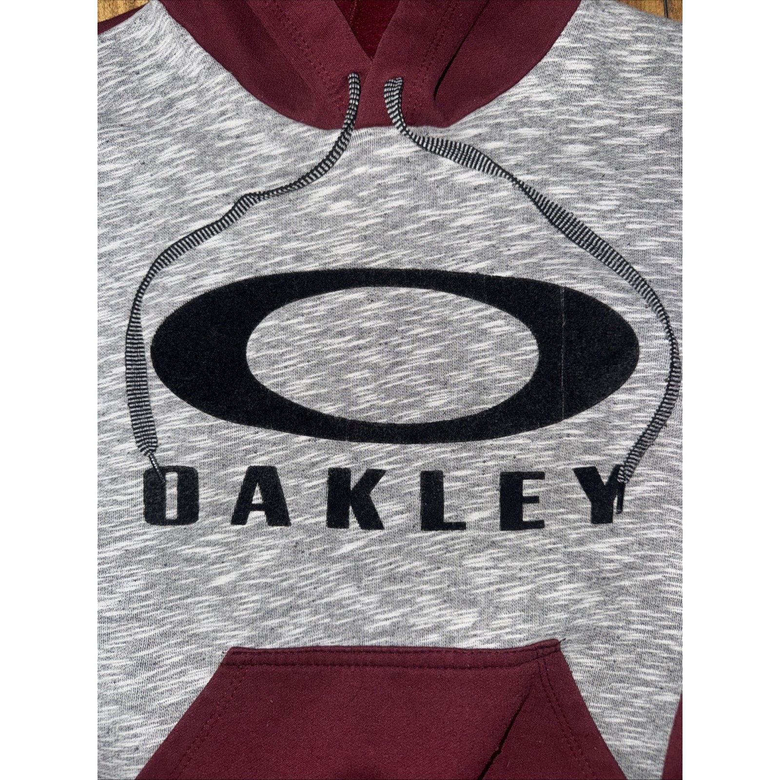 Oakley Vintage Oakley Hoodie Maroon Grey Medium 20x22 Size US M / EU 48-50 / 2 - 2 Thumbnail