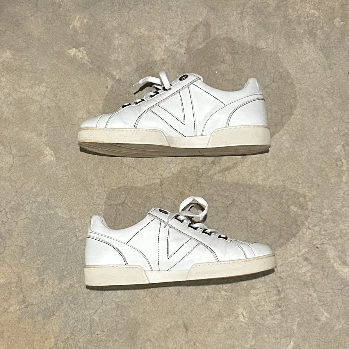 Designer × Louis Vuitton × Vintage Louis Vuitton 2000s Leather Stitched Logo Sneakers US 9 Size US 9 / EU 42 - 4 Thumbnail