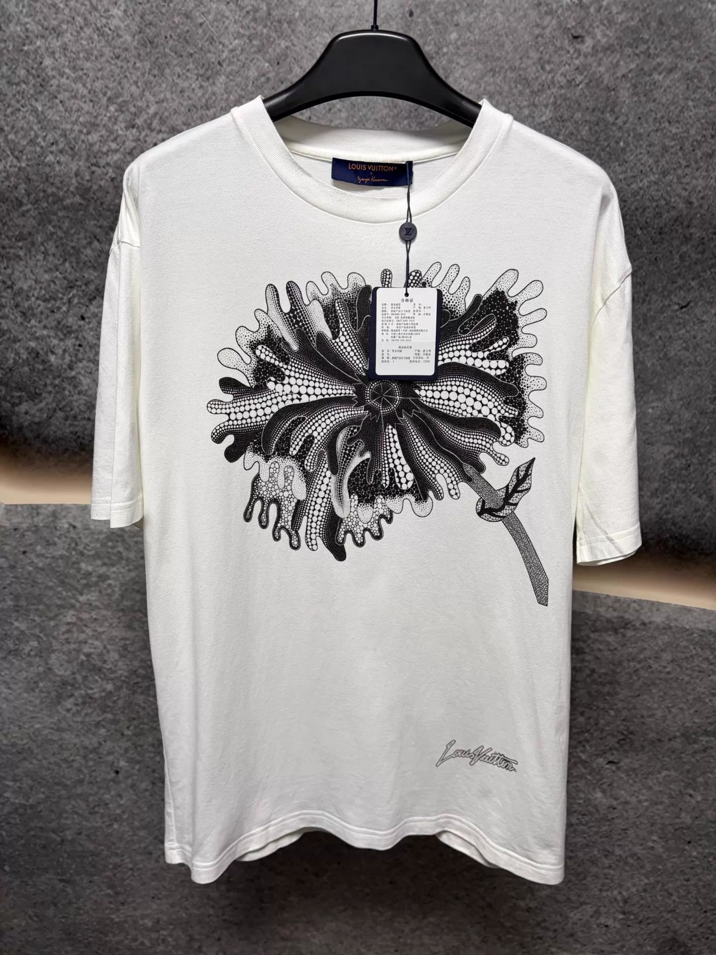 Louis Vuitton LV x Yayoi Kusama T-Shirt XL Near New Italian Size US XL / EU 56 / 4 - 1 Thumbnail