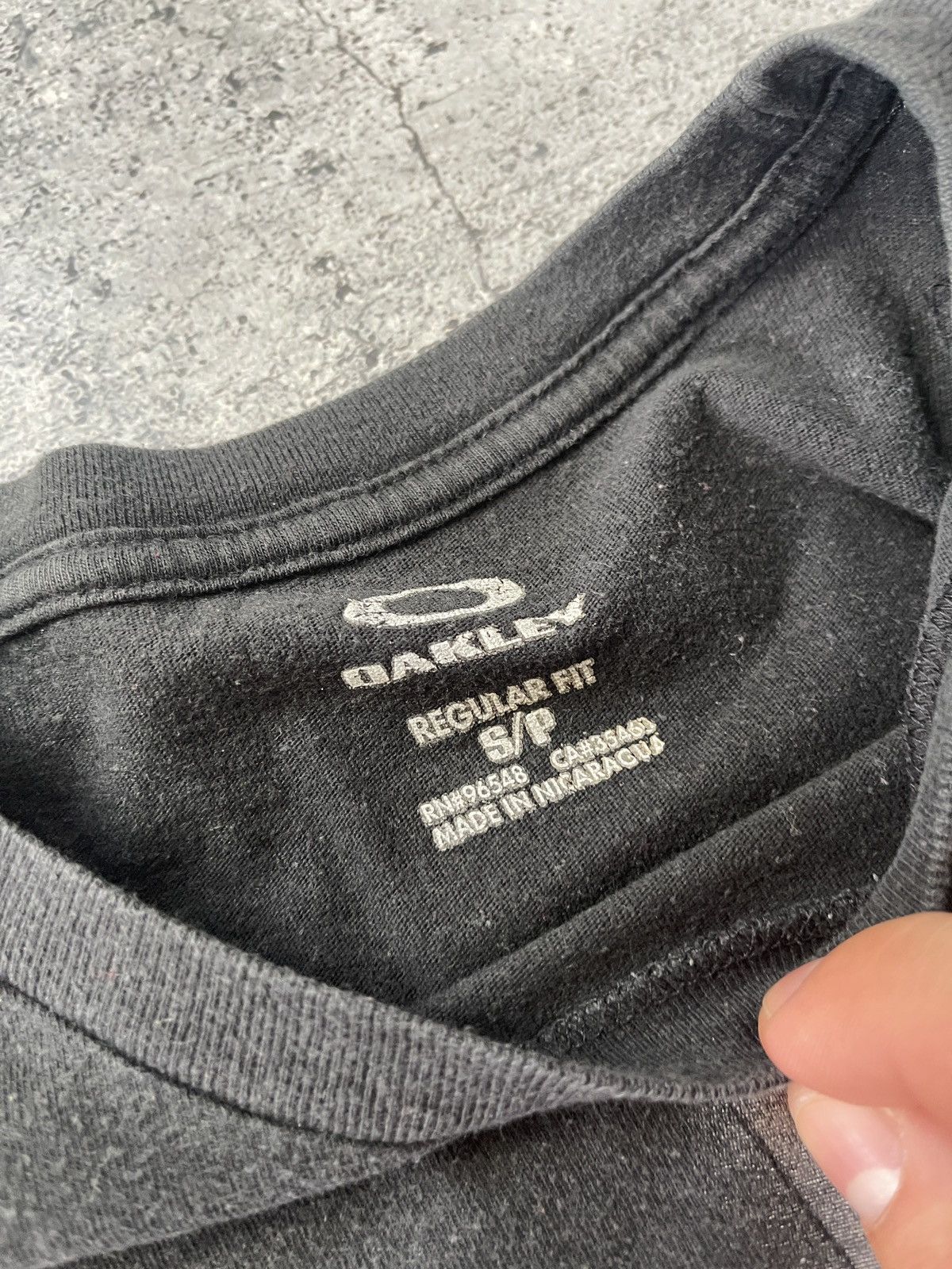 Oakley Oakley Tee Vintage Y2K Center Logo Size US S / EU 44-46 / 1 - 7 Thumbnail