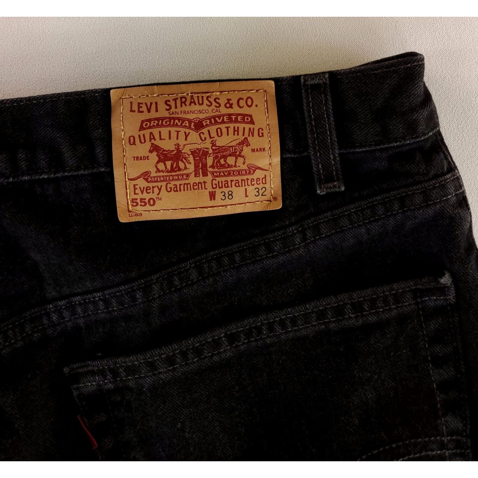 Levi's VINTAGE Levi's 550 VTG Y2k Jeans Black Made USA Mens 37x32 Inseam 32 Tapered Mens Black 37x32 Actual Size US 37 - 2 Thumbnail