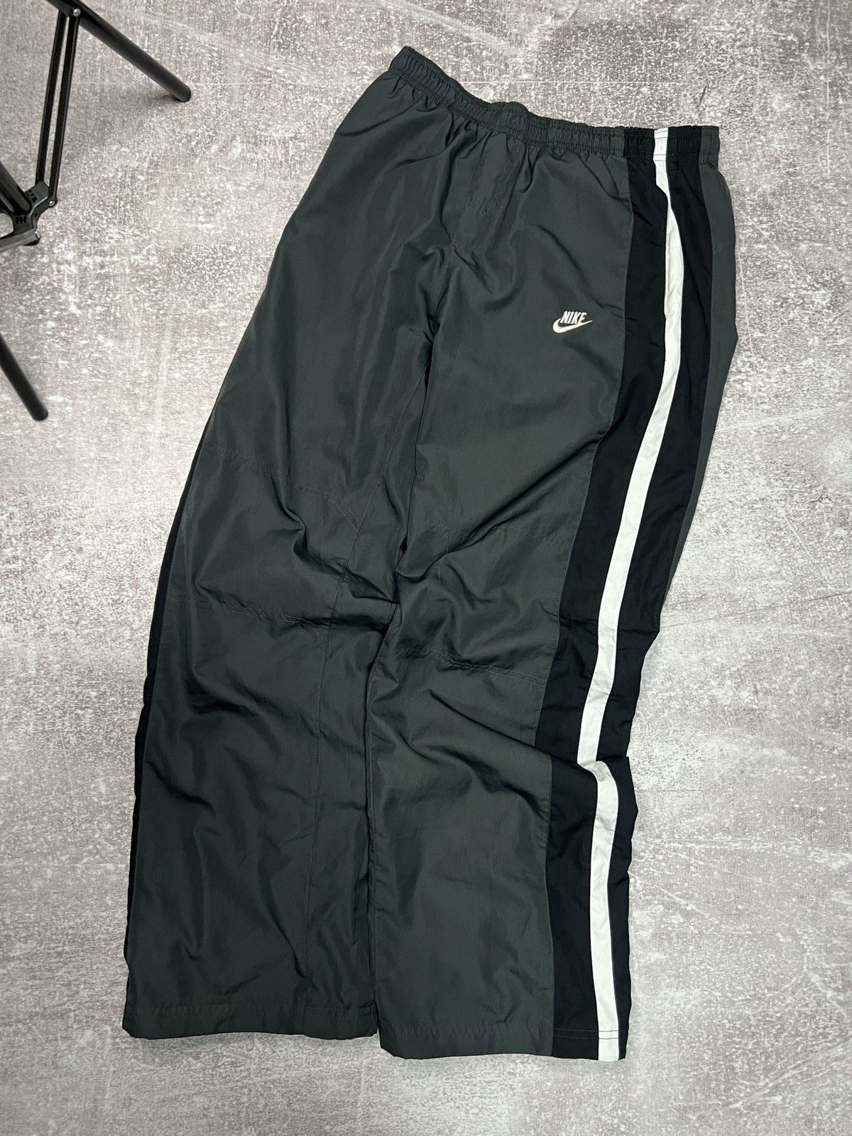 Nike Vintage Nike Track Pants 90s Big Logo Swoosh Y2K Size S Size US 31 - 2 Thumbnail