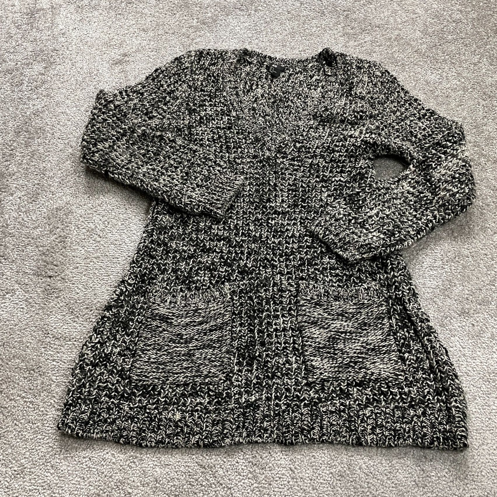 H&M H&M Sweater Dress Women's Small Black Knit V-Neck Pockets Solid Size S / US 4 / IT 40 - 2 Thumbnail