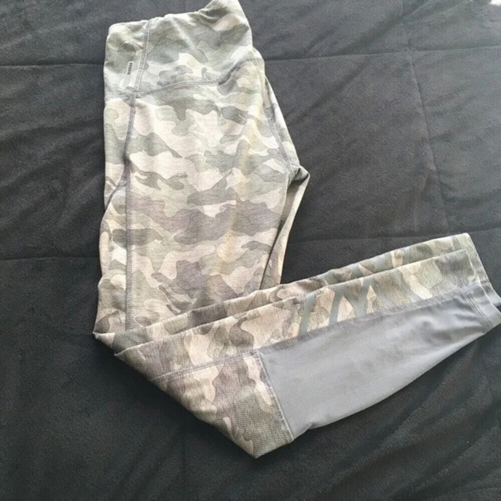 The Unbranded Brand RBX camo print leggings, size Medium Size 30" / US 8 / IT 44 - 1 Thumbnail