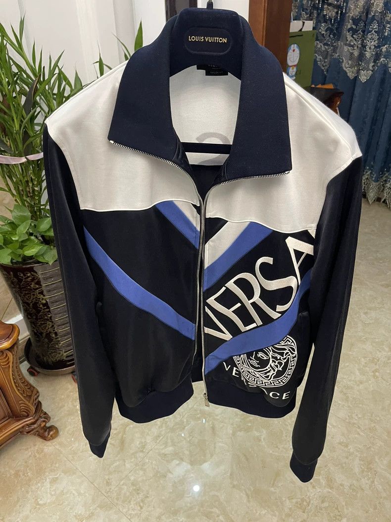 Versace Versace 2021 Logo Reflective Jacket- dmc Size US L / EU 52-54 / 3 - 1 Thumbnail