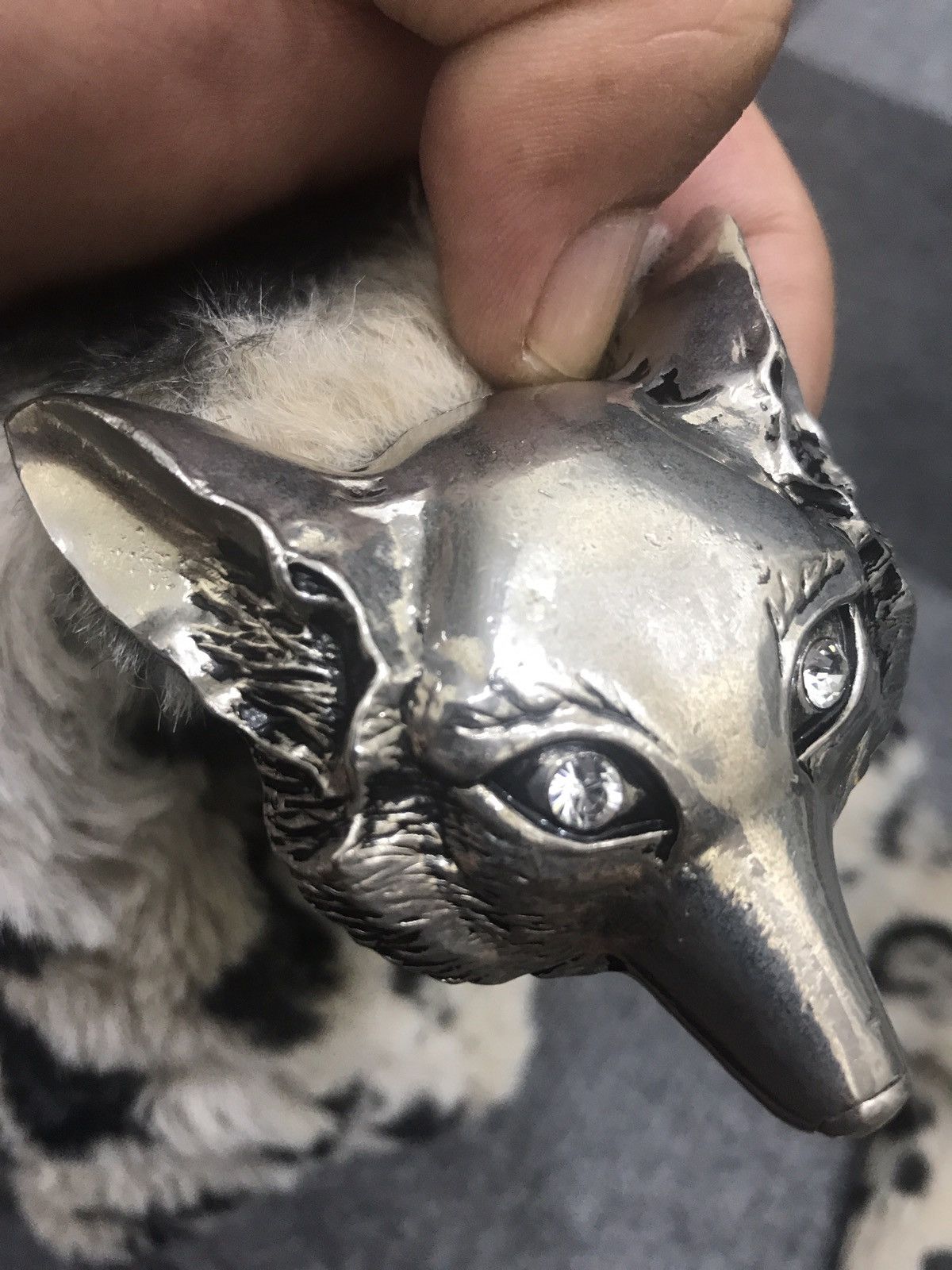 Designer × Japanese Brand Very Rare Archival MILK Faux Fur Scarf with Wolf Brooch Size ONE SIZE - 10 Thumbnail