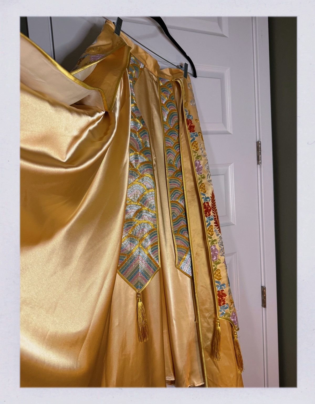 Other Beautiful Gold Embroidered Traditional Chinese Wedding Dress Size XL / US 12-14 / IT 48-50 - 4 Thumbnail