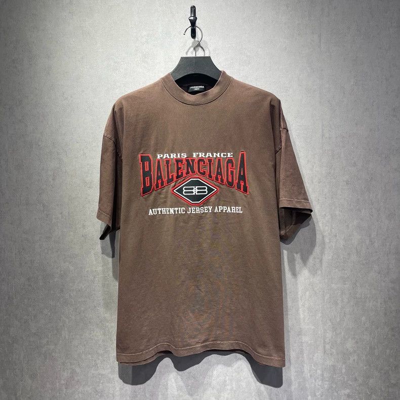 Balenciaga Balenciaga Batman Logo Letter Retro Old Short Sleeve T-Shir Size US M / EU 48-50 / 2 - 1 Thumbnail