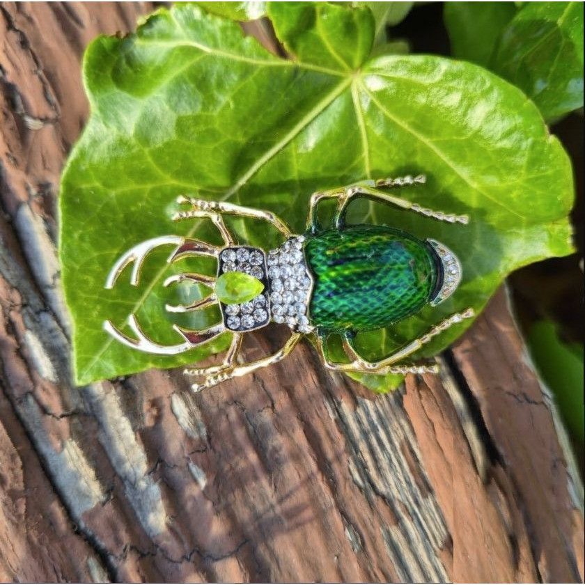 Other ⭐Vintage Style Gold Tone Green Beetle Bug Insect Animal Crys Size ONE SIZE - 1 Thumbnail