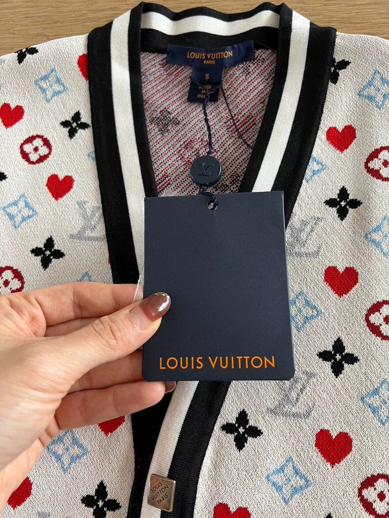 Louis Vuitton Louis Vuitton Classic cardigan top with presbyopic logo shi Size US S / EU 44-46 / 1 - 8 Thumbnail