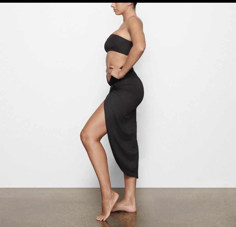 SKIMS SKIMS SIGNATURE SWIM SARONG SKIRT ONYX SIZE Small NWT Size 27" / US 4 / IT 40 - 2 Thumbnail