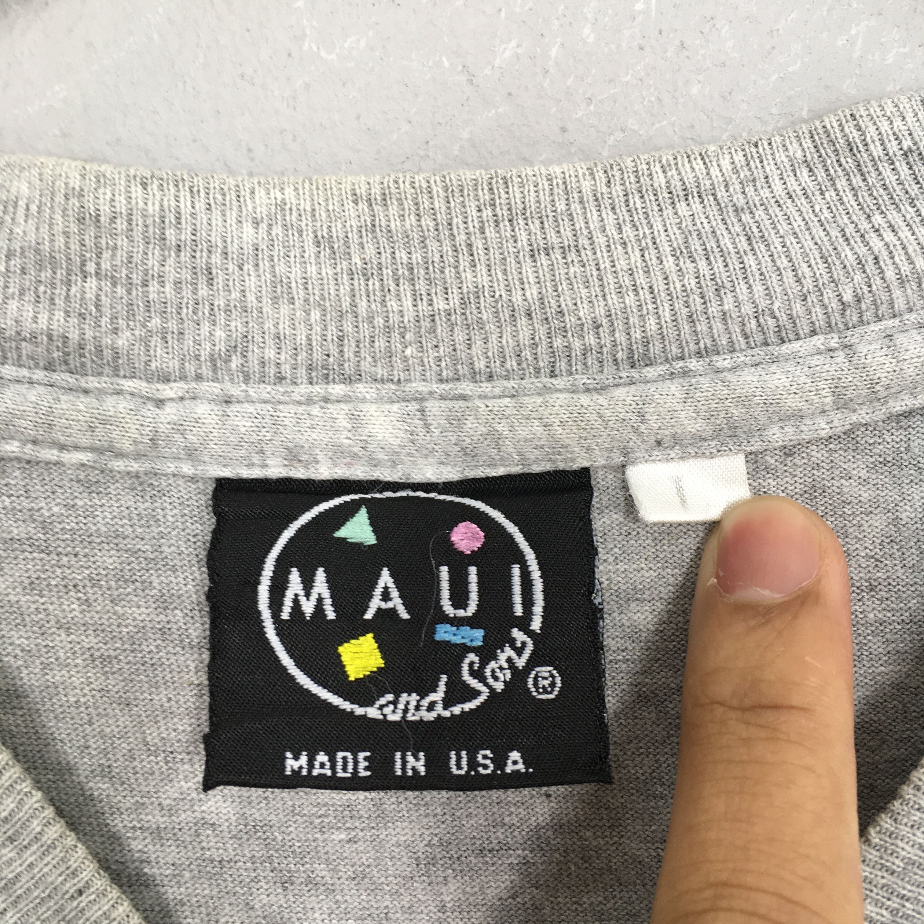 Maui and Sons Vintage Maui & Sons Surfer Wave Shark Beach T shirt Large Size US L / EU 52-54 / 3 - 4 Thumbnail