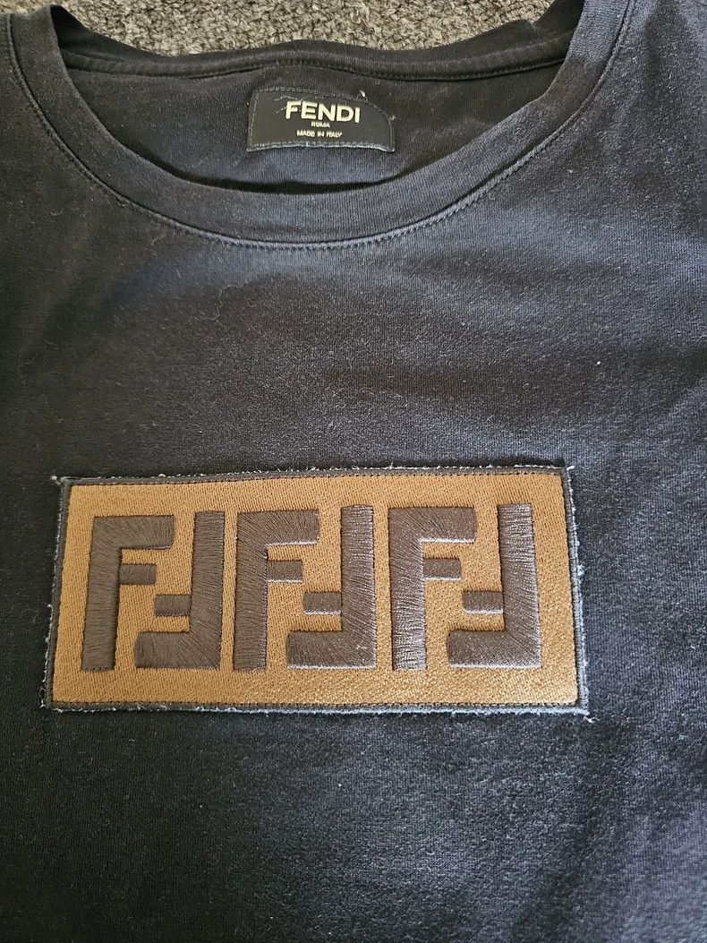 Fendi FENDI Black T-shirt, short sleeves, front FF old age embro Size US XS / EU 42 / 0 - 2 Thumbnail