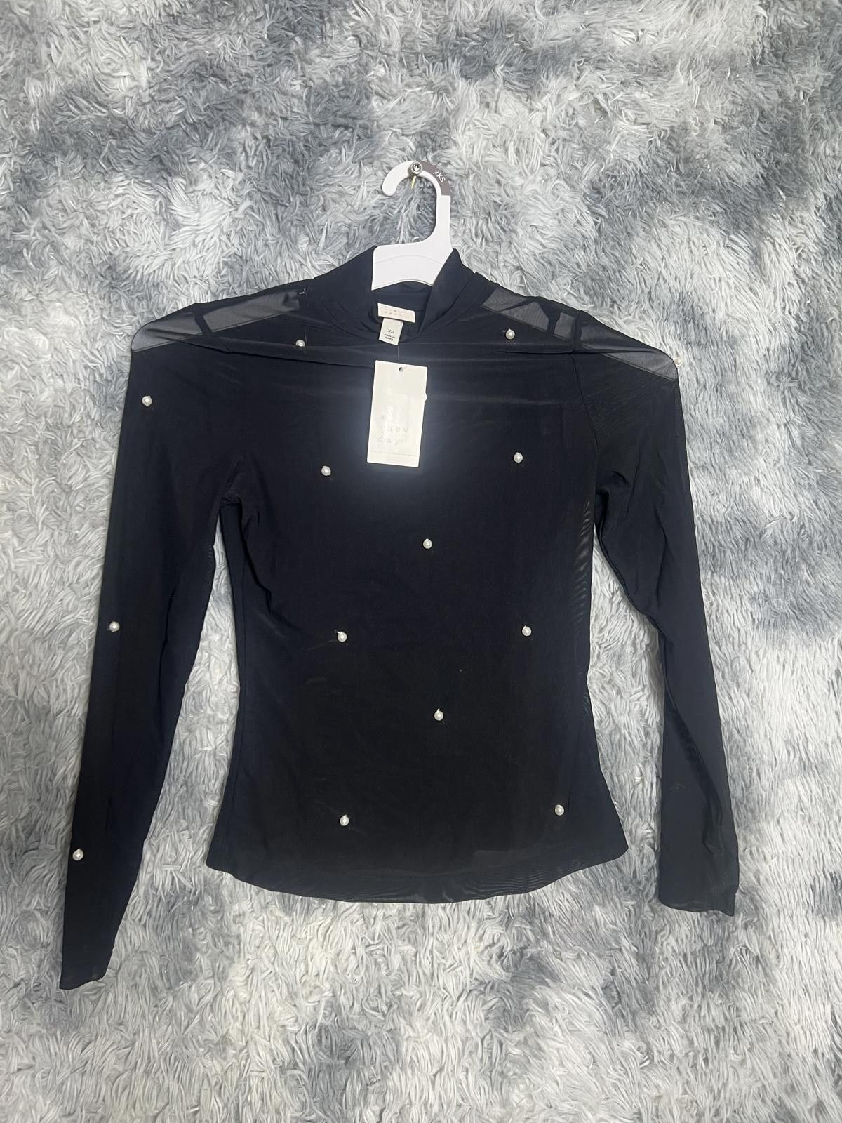 Target Basics A new day Black Long Sleeve Sheer Top with Pearl Size M / US 6-8 / IT 42-44 - 1 Thumbnail