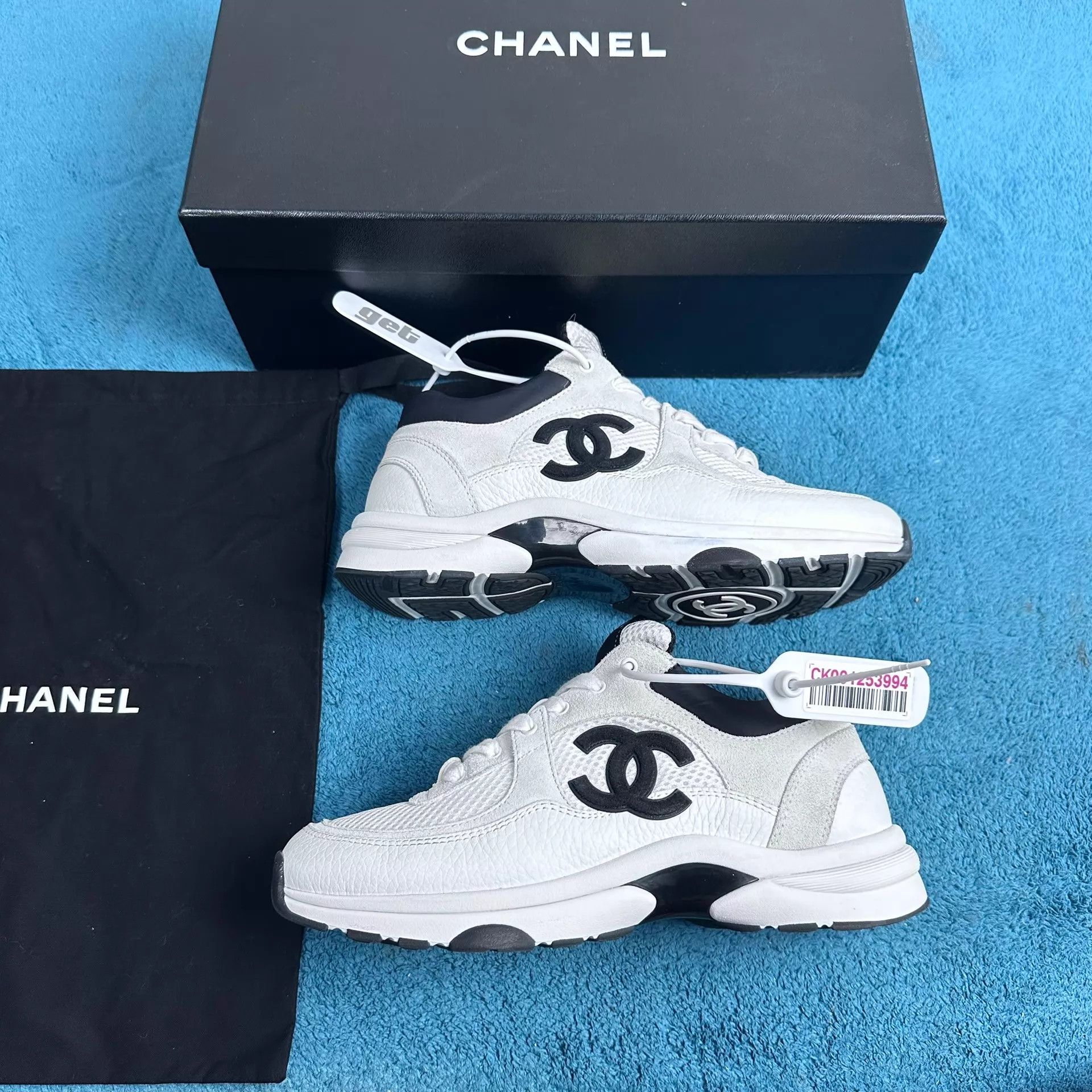 Chanel Chanel Ivory Black Sneakers 37.5 Mint Size US 7 / IT 37 - 2 Thumbnail