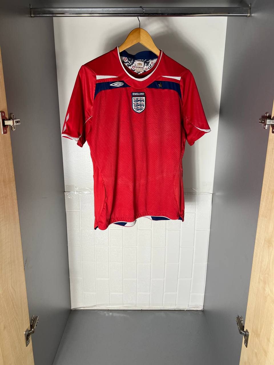 Umbro VINTAGE UMBRO ENGLAND RETRO SOCCER JERSEY MANCHESTER Y2K 90s Size US M / EU 48-50 / 2 - 2 Thumbnail