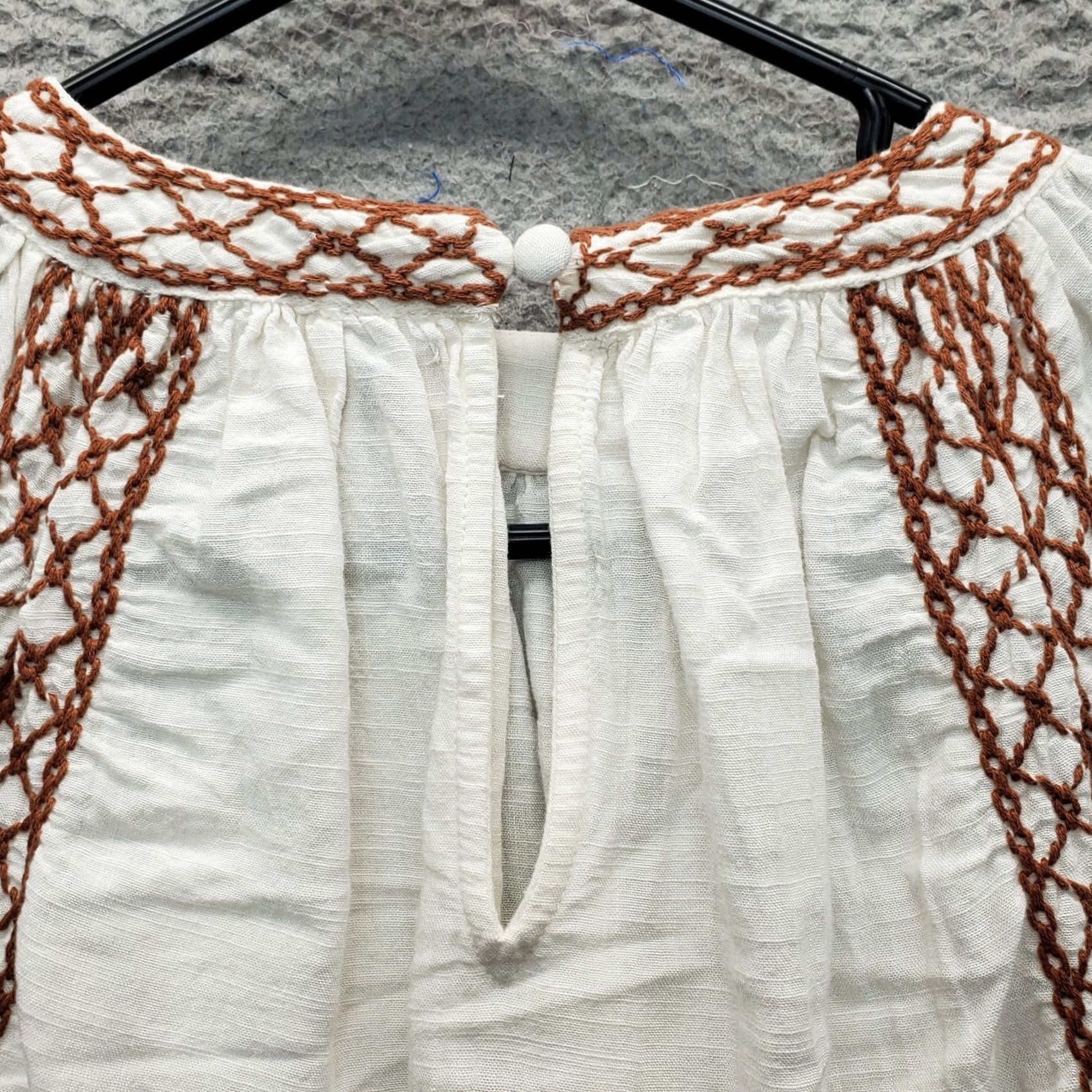 Faherty Faherty Womens Blouse XS White Arles Embroidered Round Neck Pleated Pullover Shirt Womens Size XS White Embroidered Pleated Round Neck Pullover Size XS / US 0-2 / IT 36-38 - 8 Thumbnail