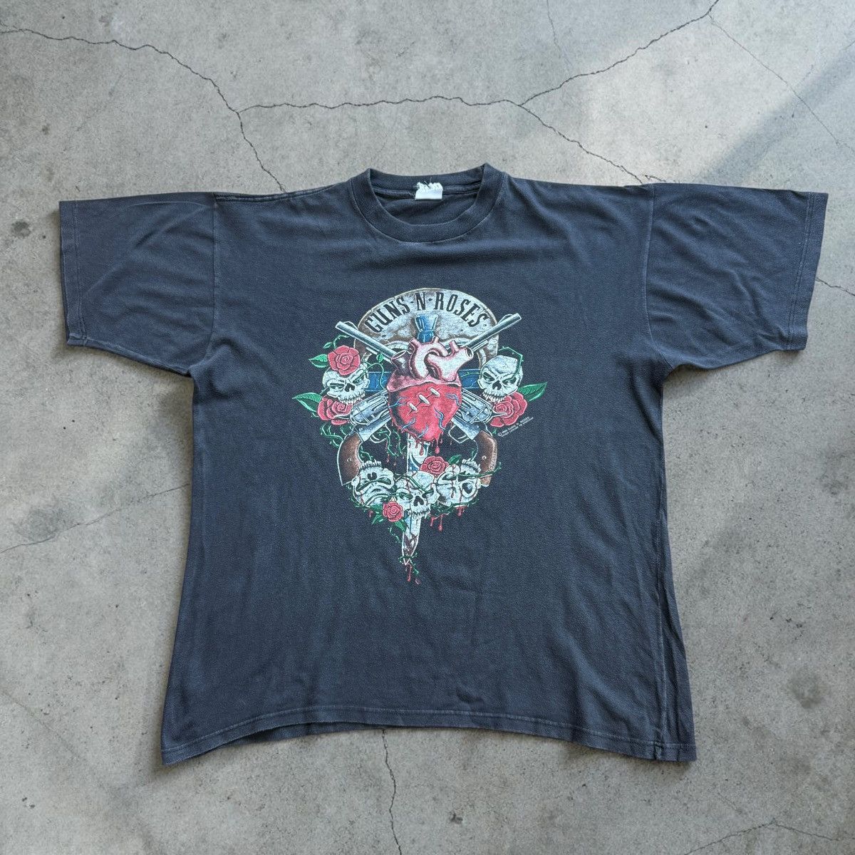 Vintage Guns N Roses 1990 vintage band t-shirt rock tee faded Size US XL / EU 56 / 4 - 1 Thumbnail