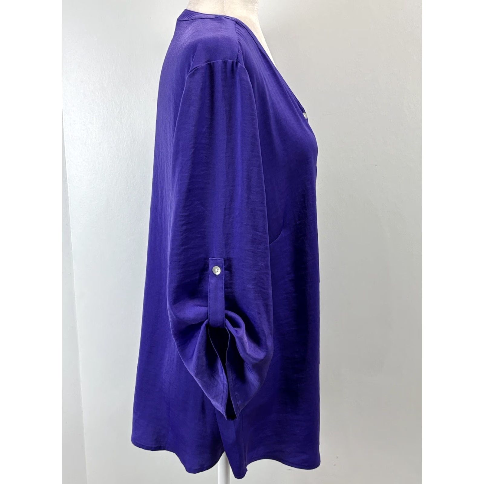 Vintage Chicos Lightweight Blouse Top Sz 3 US X-Large Purple Half Roll Tab Sleeve Polyester Sleeve Roll Tab Lightweight Blouse Chicos Size XL / US 12-14 / IT 48-50 - 4 Thumbnail