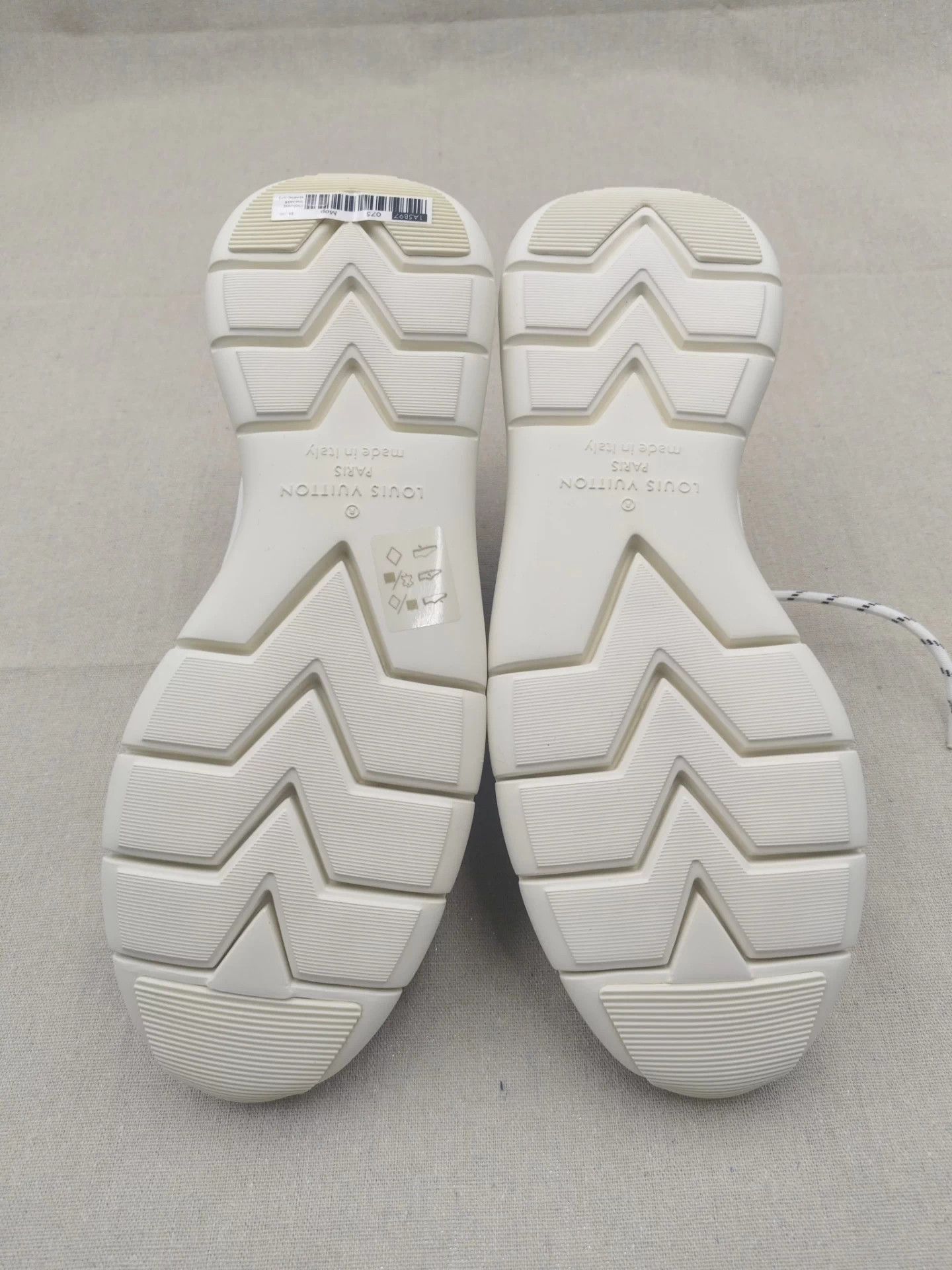 Louis Vuitton Louis Vuitton Monogram Tie-Dye Denim Trainer Size US 7.5 / IT 37.5 - 6 Thumbnail