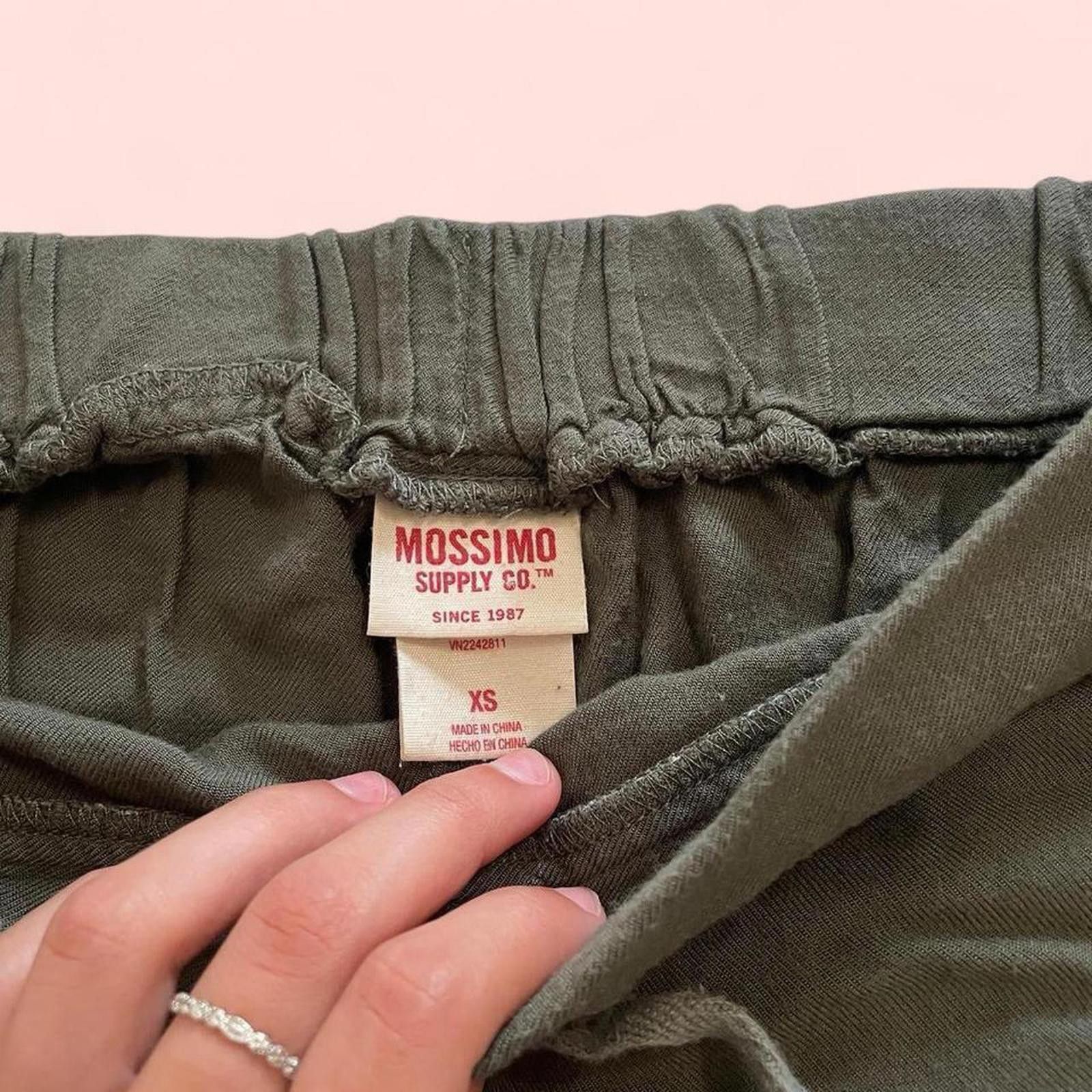 Mossimo Olive green mossimo summer shorts- Lowrise Size 26" / US 2 / IT 38 - 2 Thumbnail