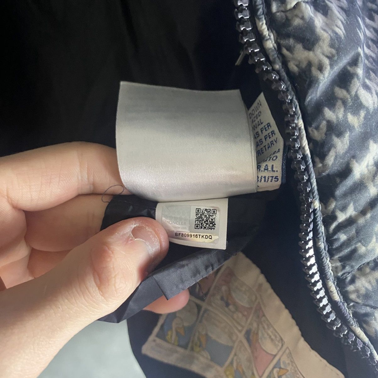 Moncler moncler puffer coat camouflage printed down. AUTHENTICATED Size US XS / EU 42 / 0 - 12 Thumbnail
