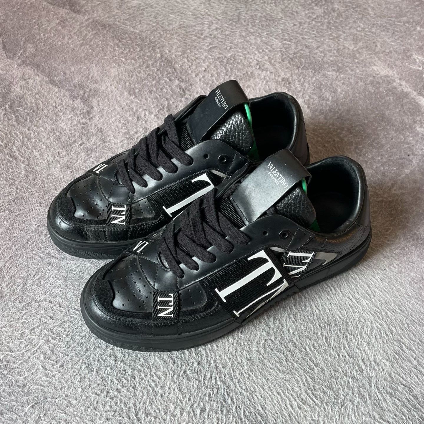 Valentino Valentino Leather Black Lowtop Sneakers S Men Size US 10 / EU 43 - 1 Thumbnail