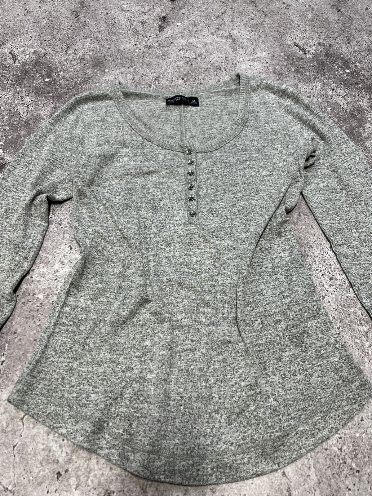 Abercrombie & Fitch y2k abercrombie & fitch 2000’s grey long sleeve henley top Size M / US 6-8 / IT 42-44 - 3 Thumbnail