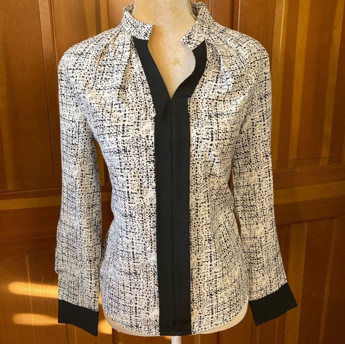 Designer × Other Nwt, Lavishly Paris Women’s Notched Blouse Size M / US 6-8 / IT 42-44 - 4 Thumbnail