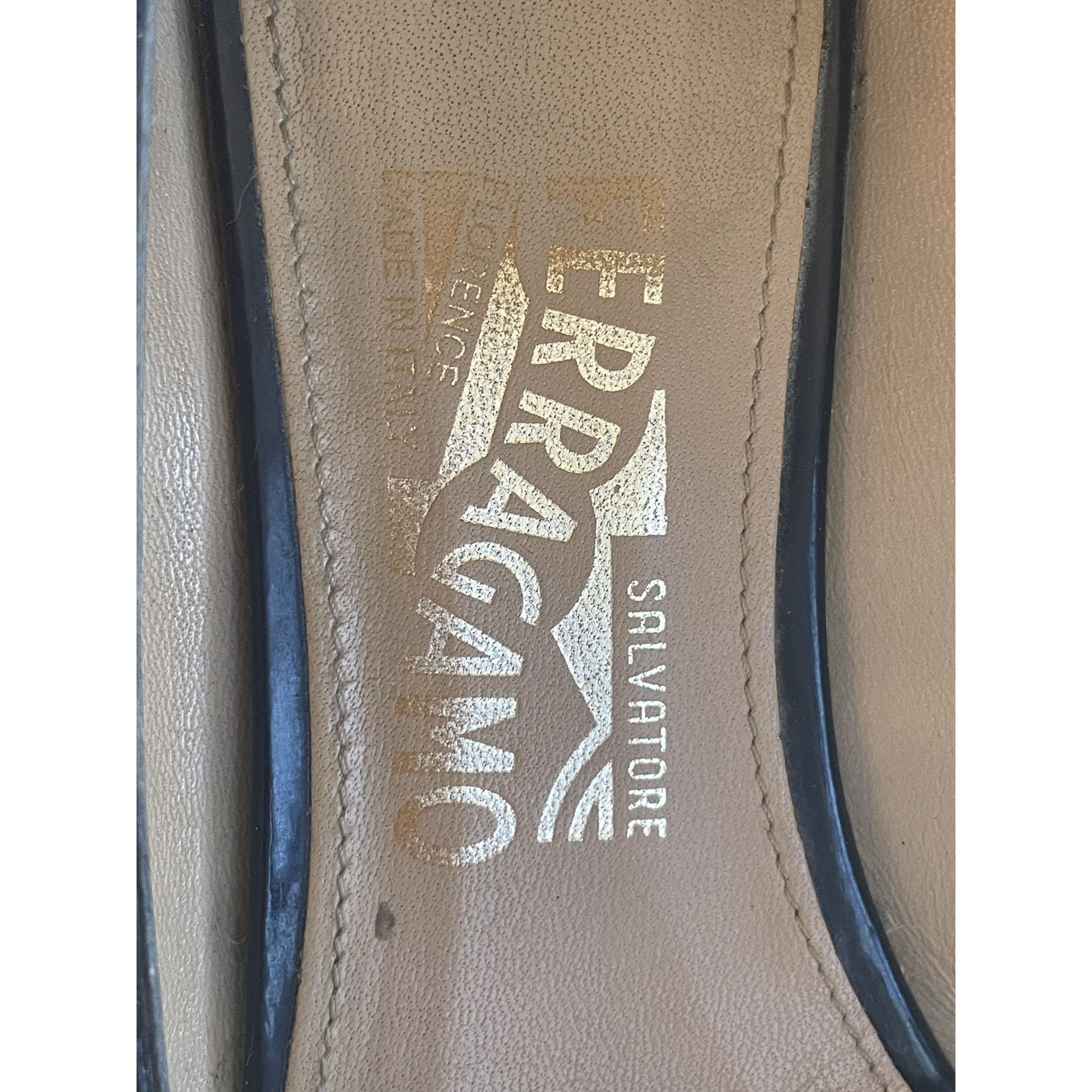Salvatore Ferragamo Ferragamo Black Patent Leather Vara Bow Pumps Size 7.5 Size US 7 / IT 37 - 11 Thumbnail