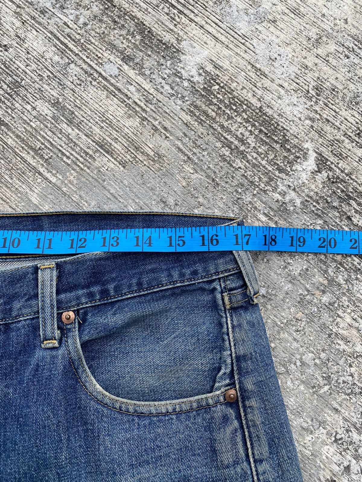Other Vintage 90s levis 702 bunckle back big E selvedge distressed Size US 34 / EU 50 - 16 Thumbnail