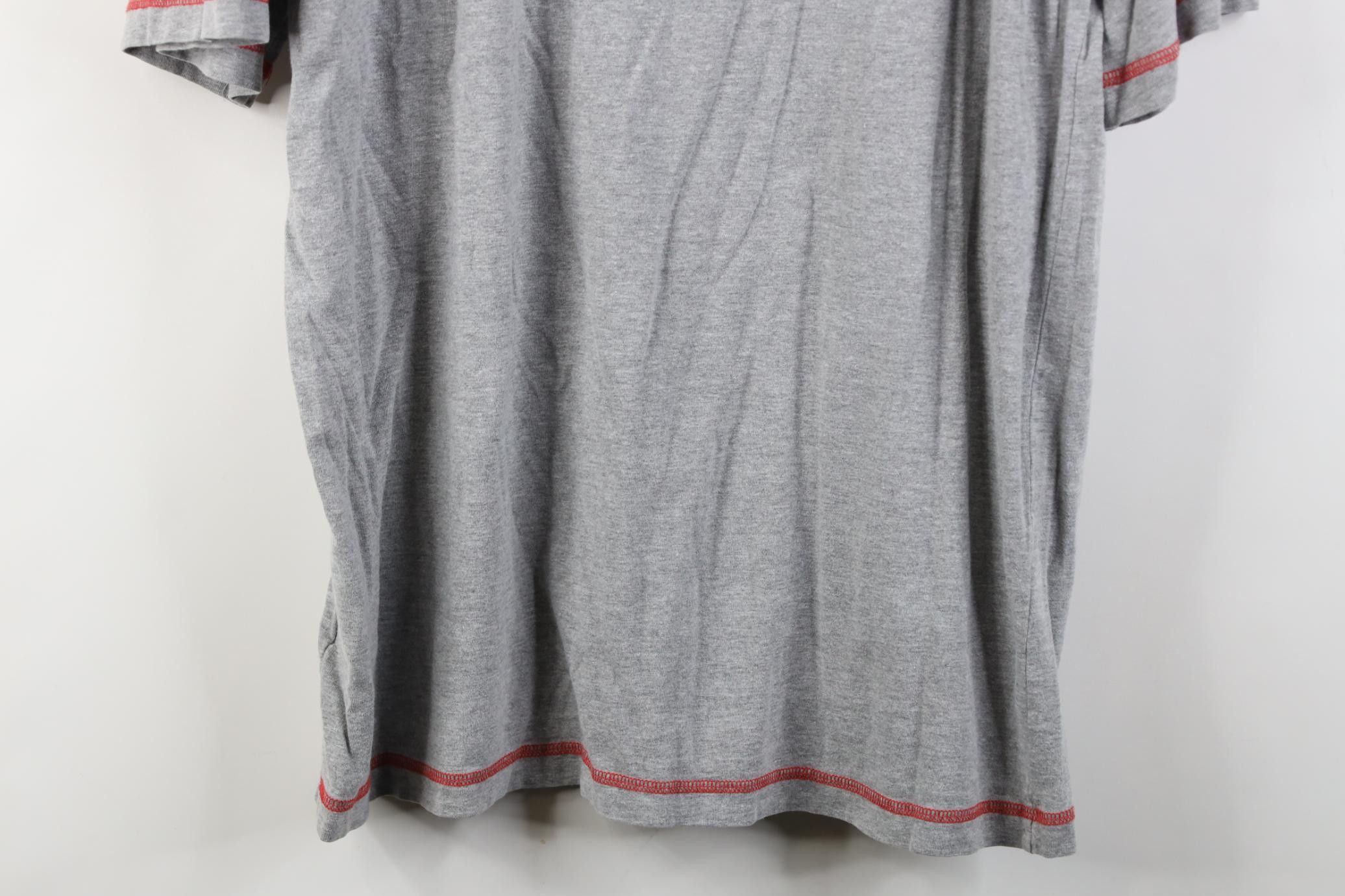 Vintage Vintage 90s Red Wings Hockey Short Sleeve V-Neck T-Shirt Size US M / EU 48-50 / 2 - 12 Thumbnail