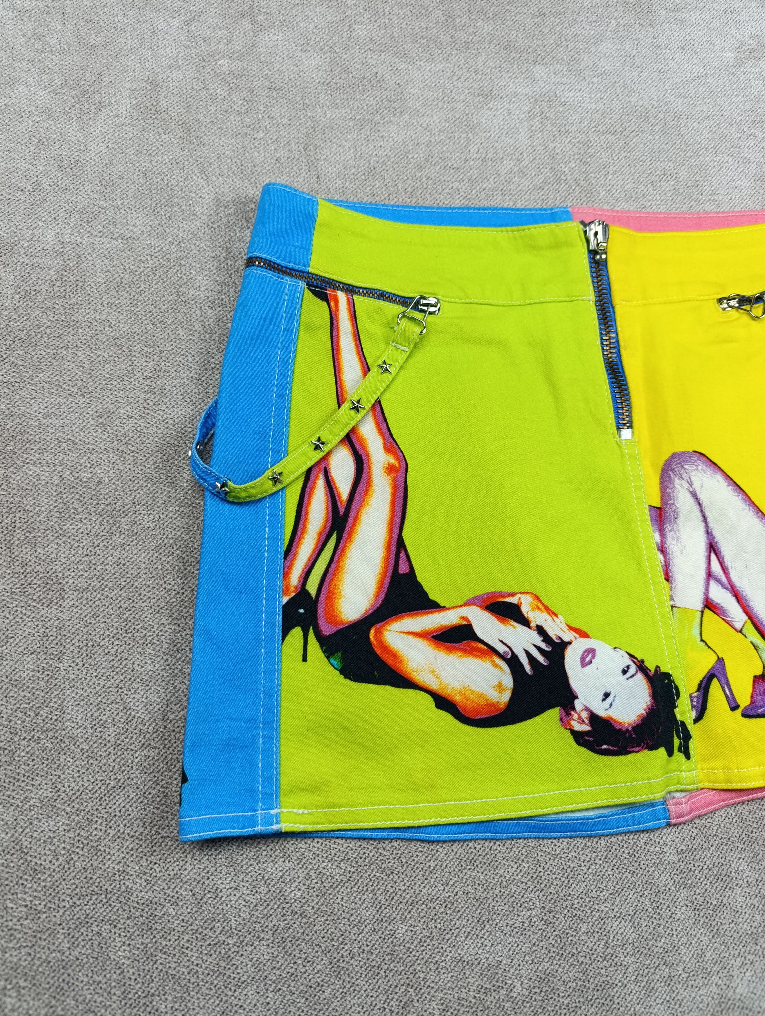 Versace Y2K DONATELLO VERSACE LOW WAISTED COLOURFUL MINI SKIRT Size 27" / US 4 / IT 40 - 2 Thumbnail