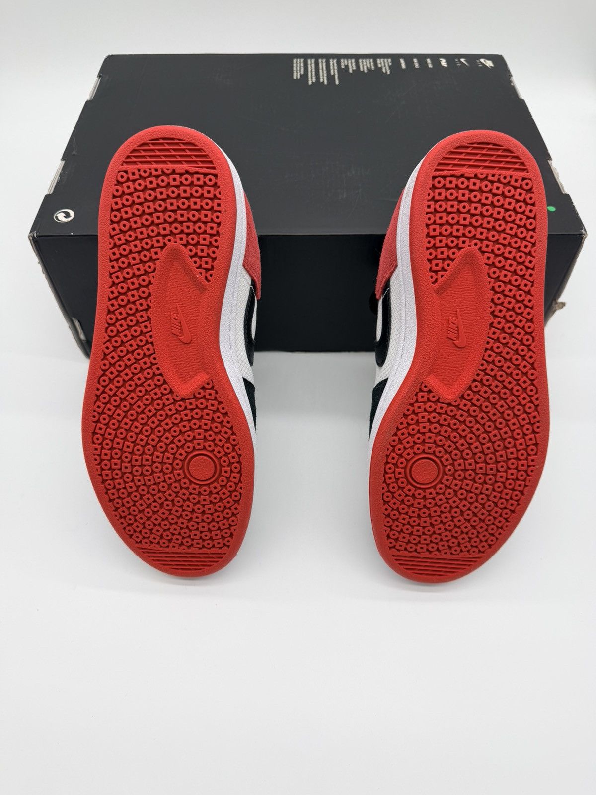 Nike Nike SB Alleyoop GS University Red US 5 Brand New Free Ship Size US 5 / EU 37 - 7 Thumbnail