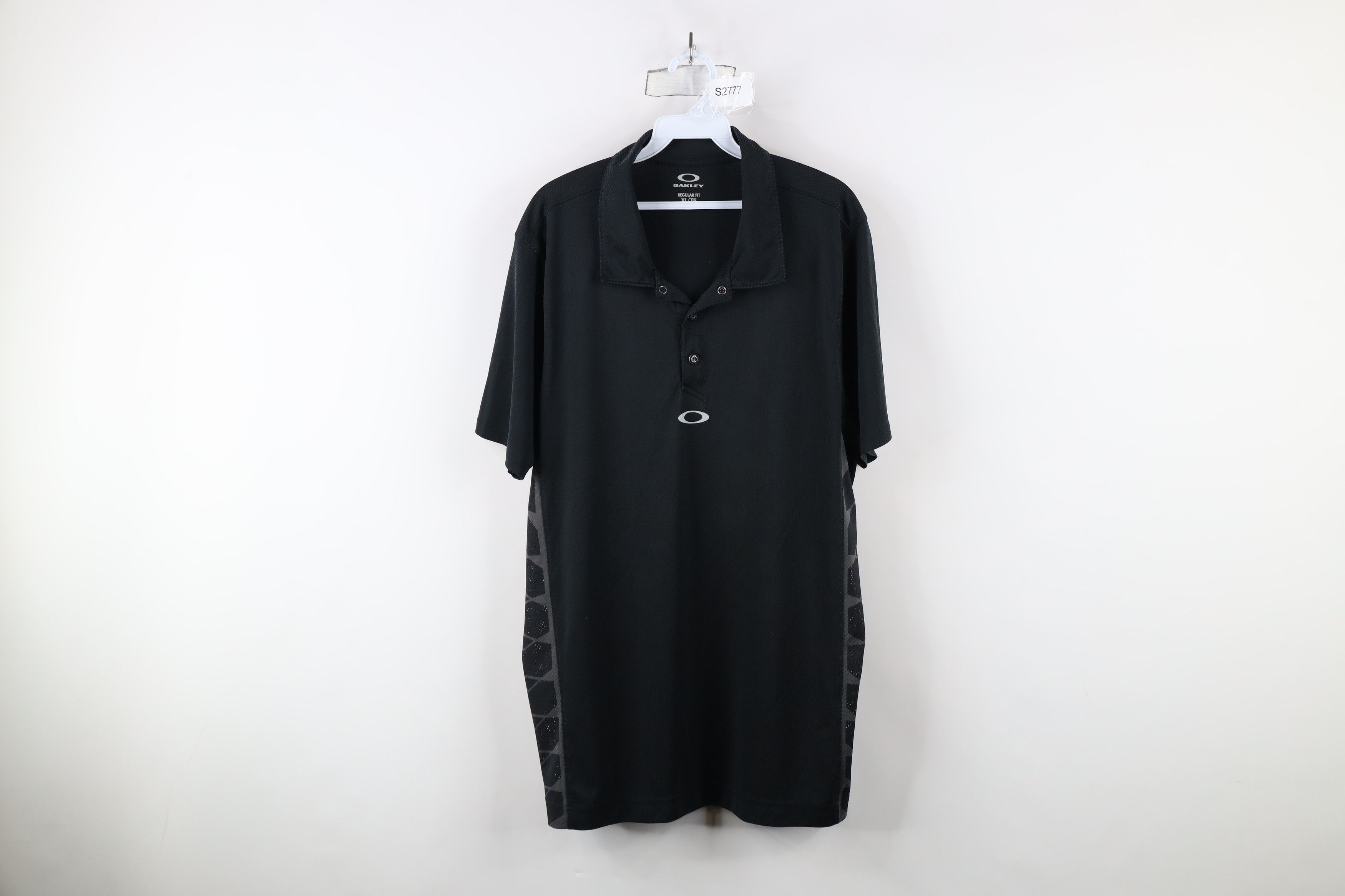 Oakley Vintage Oakley Geometric Vented Collared Polo Shirt Black Size US XL / EU 56 / 4 - 1 Thumbnail