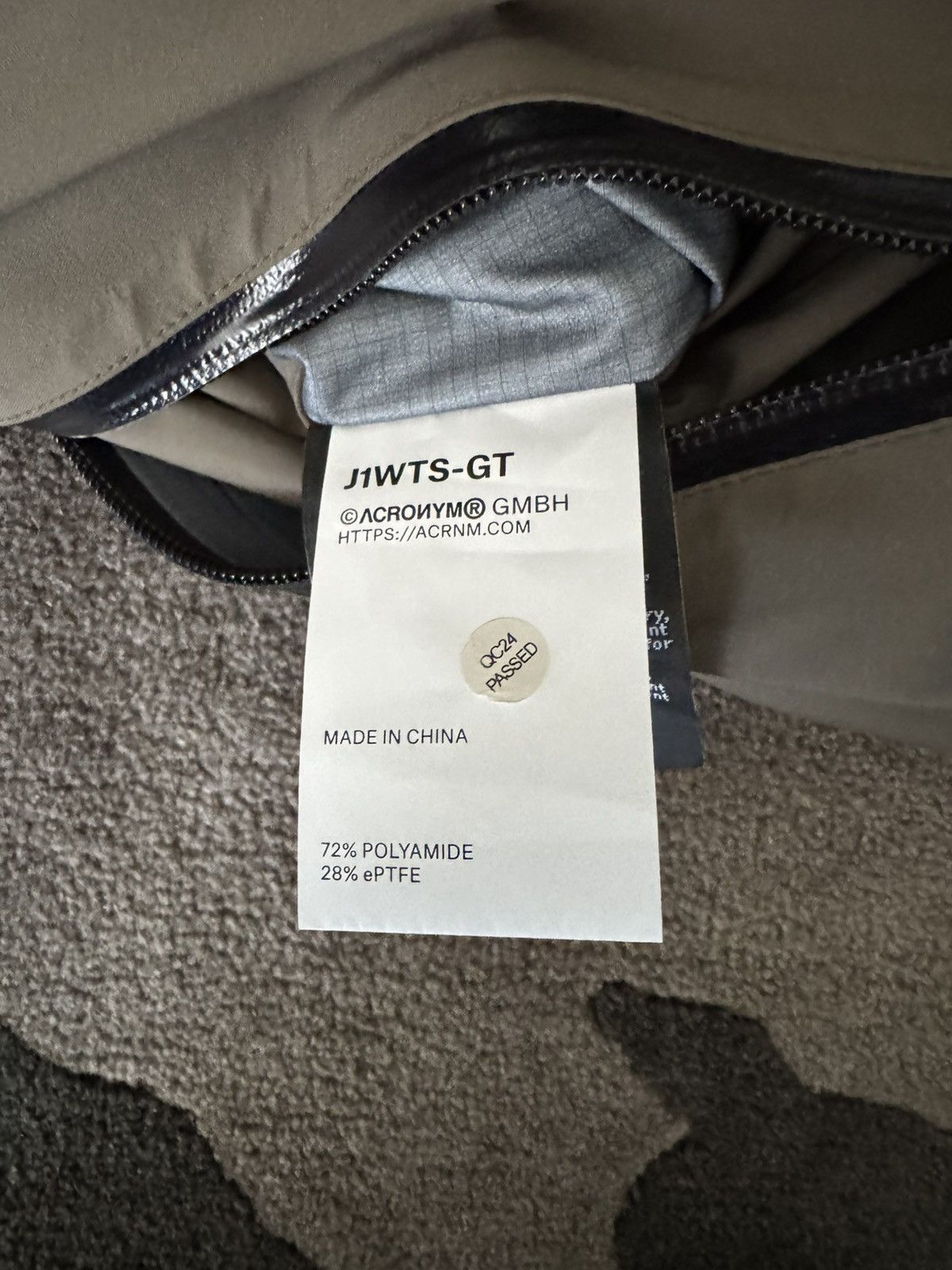 Acronym Acronym J1WTS-GT Size US XS / EU 42 / 0 - 5 Thumbnail