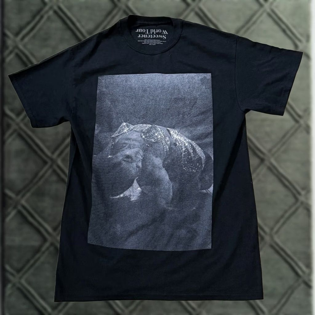 Vintage Ariana Grande Sweetener European Tour 2019 Shirt M Black Graphic Print Crew Neck Short Sleeve T-Shirt Unisex Adults Size US M / EU 48-50 / 2 - 1 Thumbnail