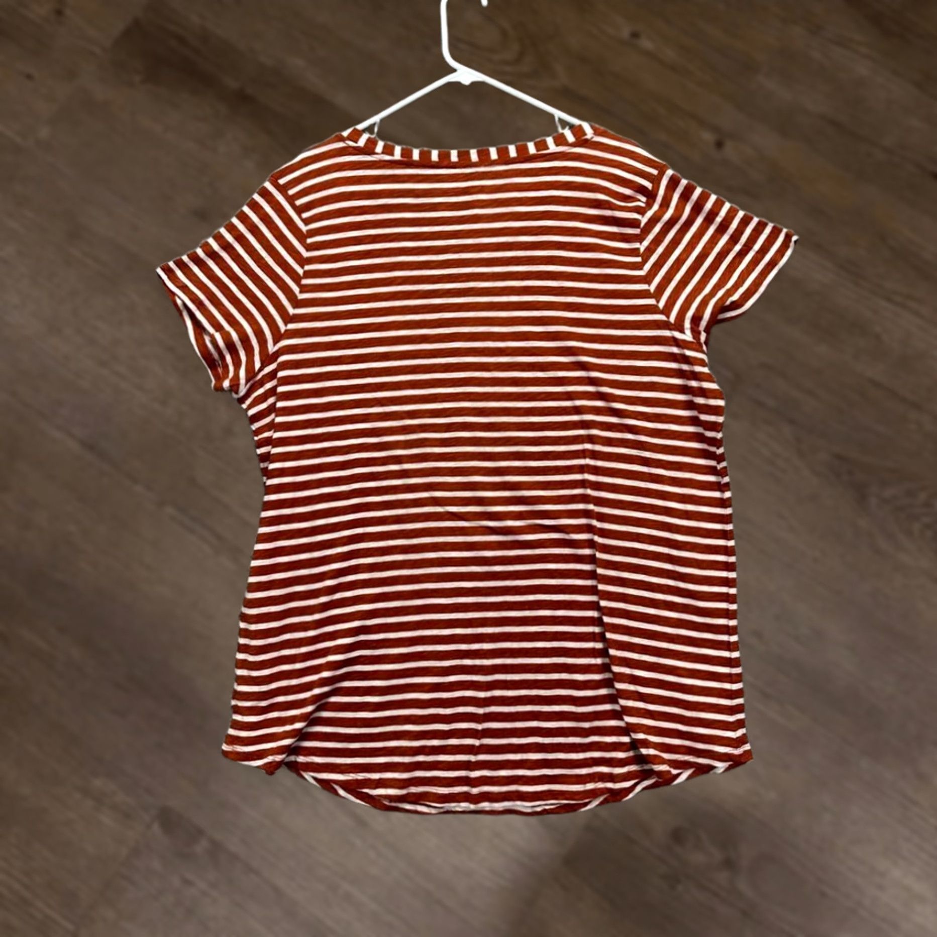 Torrid VINTAGE Torrid Shirt Women 2 Rust Brown Striped Classic Fit V-Neck Pocket Tee Ladies NEW Size XS / US 0-2 / IT 36-38 - 1 Thumbnail