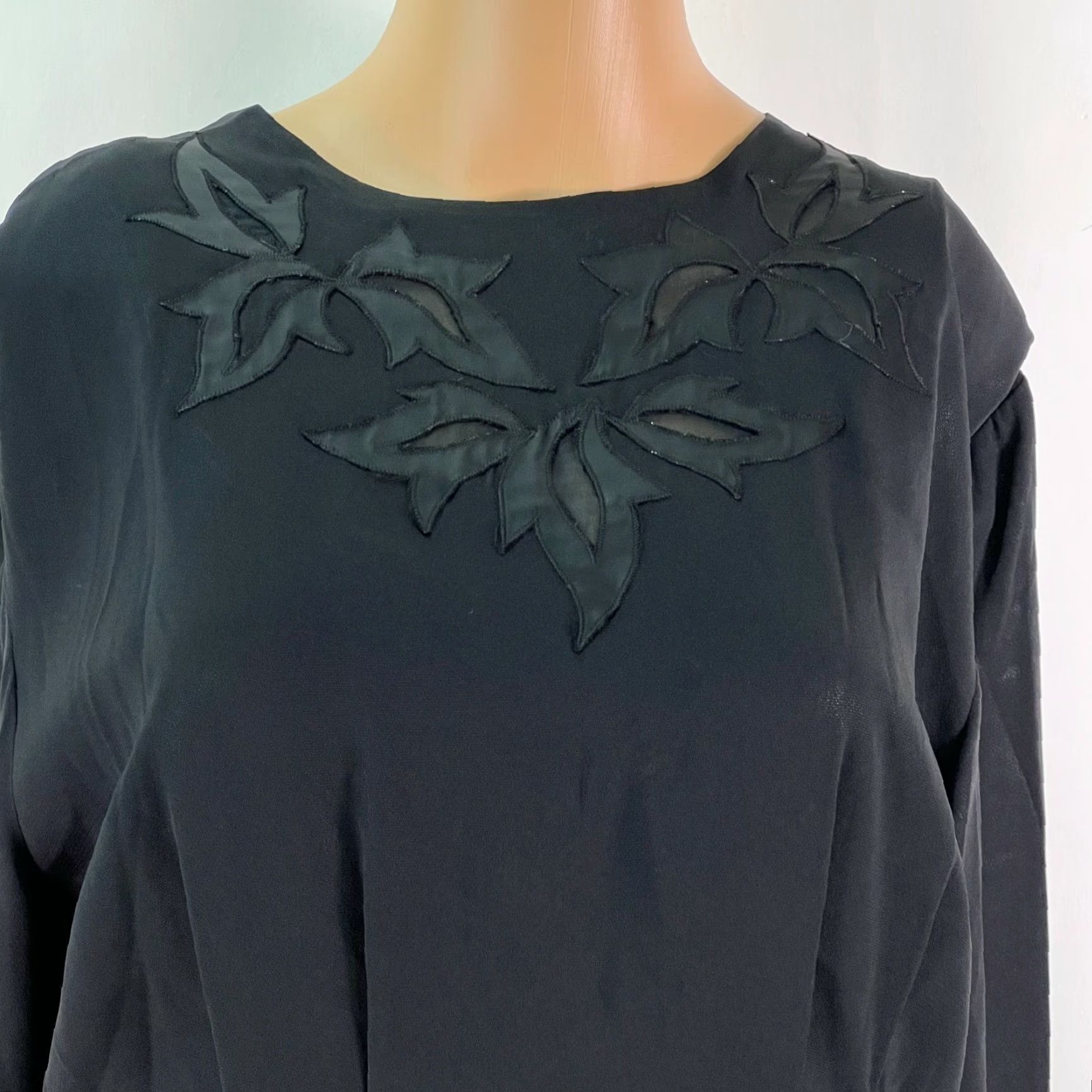 Vintage VINTAGE Floral A-Line Midi Dress Black Long Sleeve Crew Neck Back Zipper Size Large Women Size L / US 10 / IT 46 - 4 Thumbnail