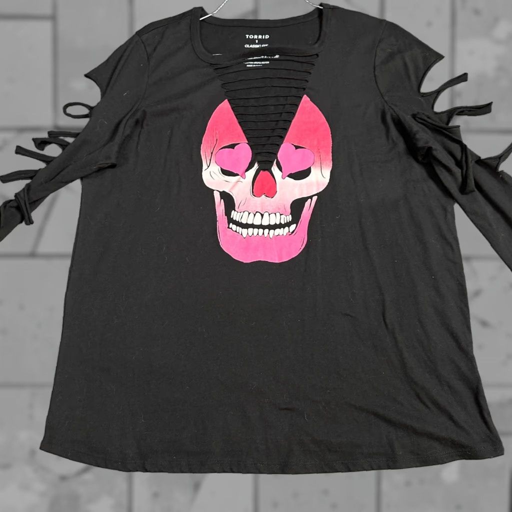 Torrid Torrid T-Shirt 1X Black Love Skull Tee WOMEN Plus Size Crew Neck Long Sleeve Cotton Blend Knit Basic Skull Size XL / US 12-14 / IT 48-50 - 1 Thumbnail