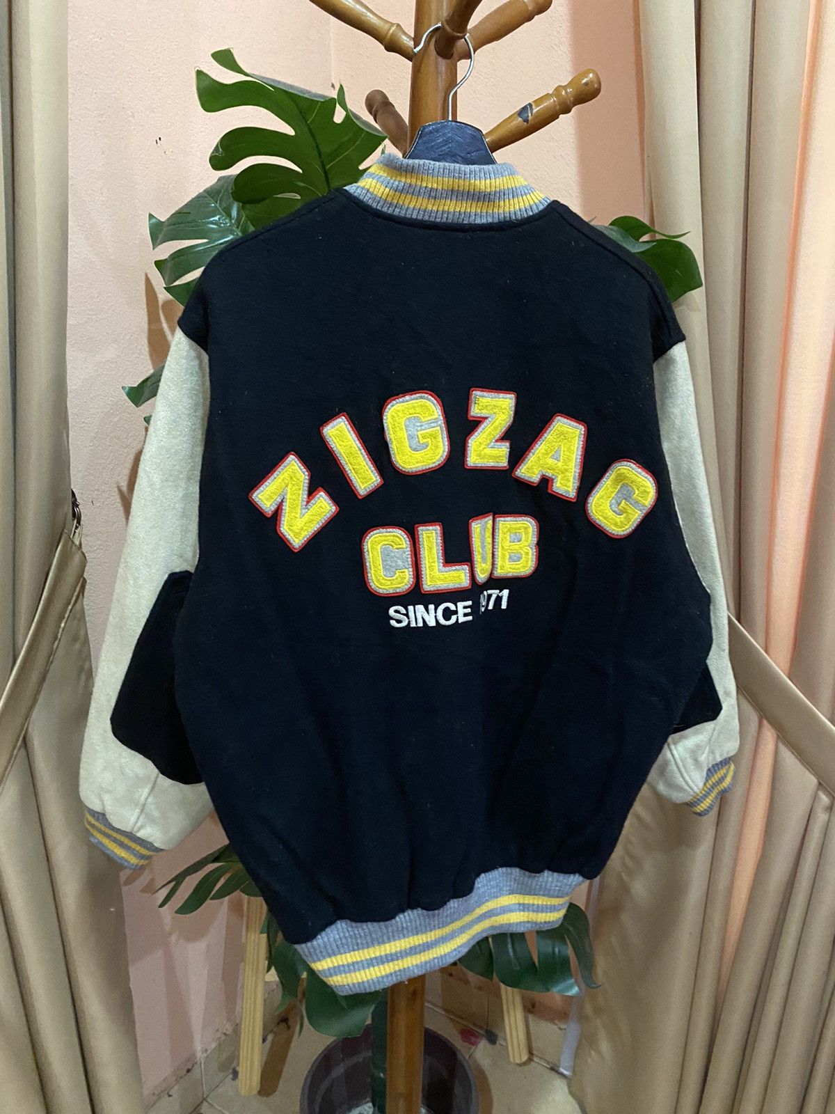 Japanese Brand Vintage Zigzag Club Varsity Jacket Retro Letterman Jacket Size US L / EU 52-54 / 3 - 7 Thumbnail