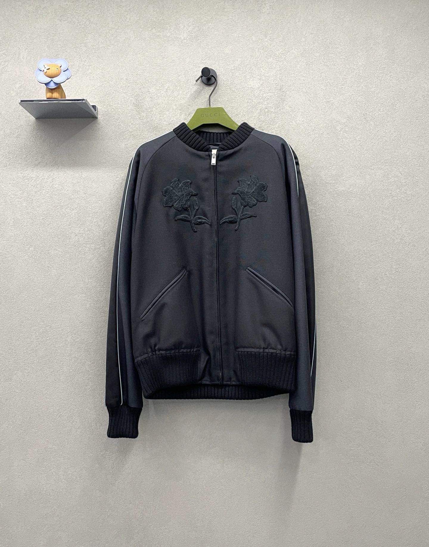 Gucci black embroidered bomber jacket size 46 Size US S / EU 44-46 / 1 - 1 Thumbnail